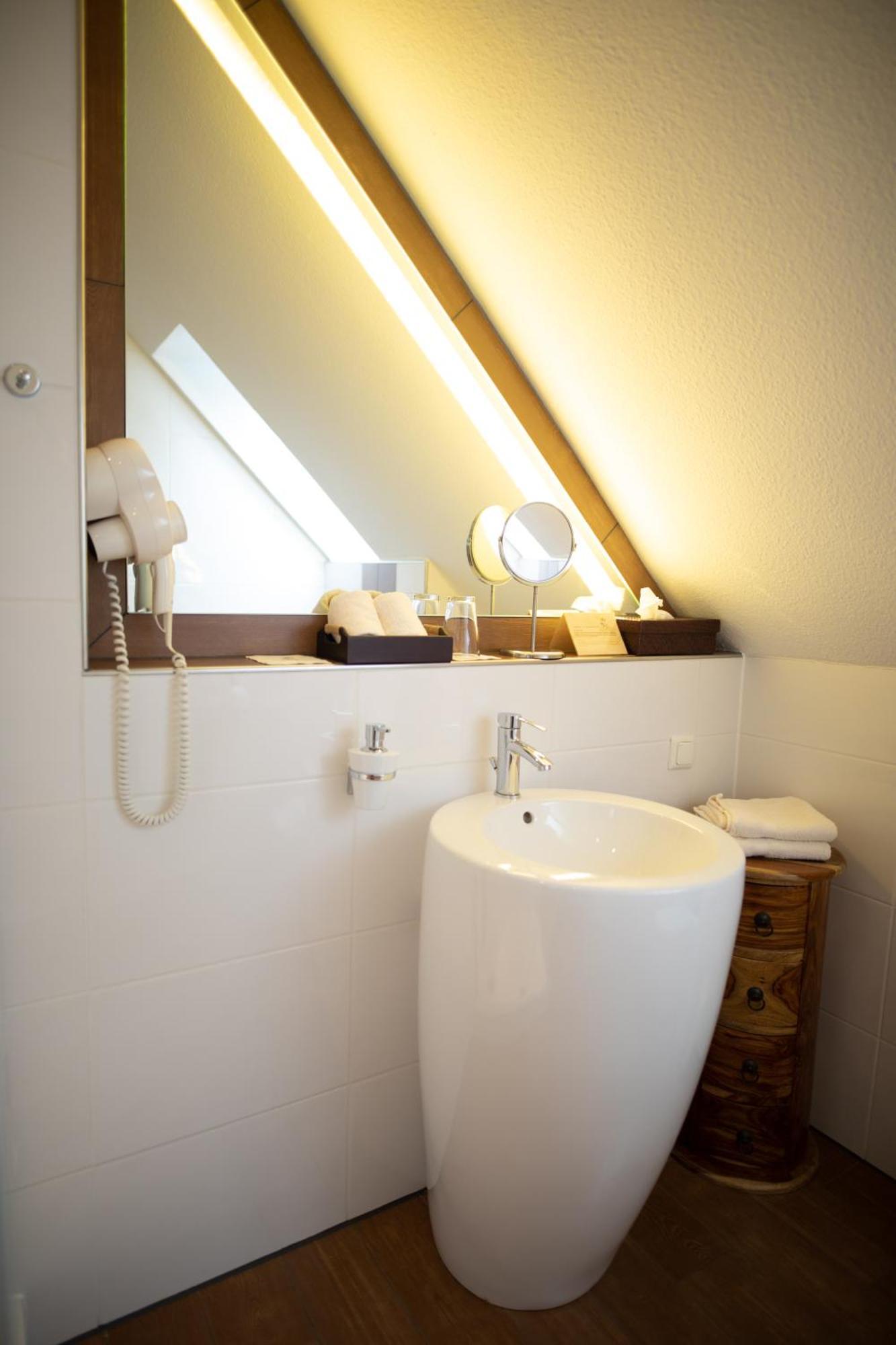 Vier Jahreszeiten Rooms Husum  Экстерьер фото