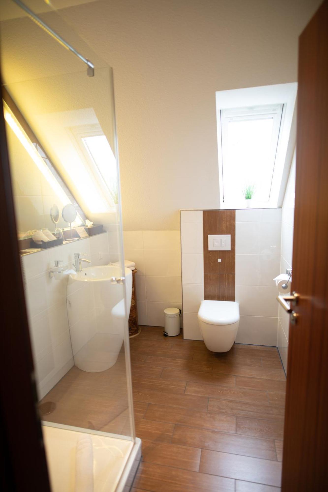 Vier Jahreszeiten Rooms Husum  Экстерьер фото