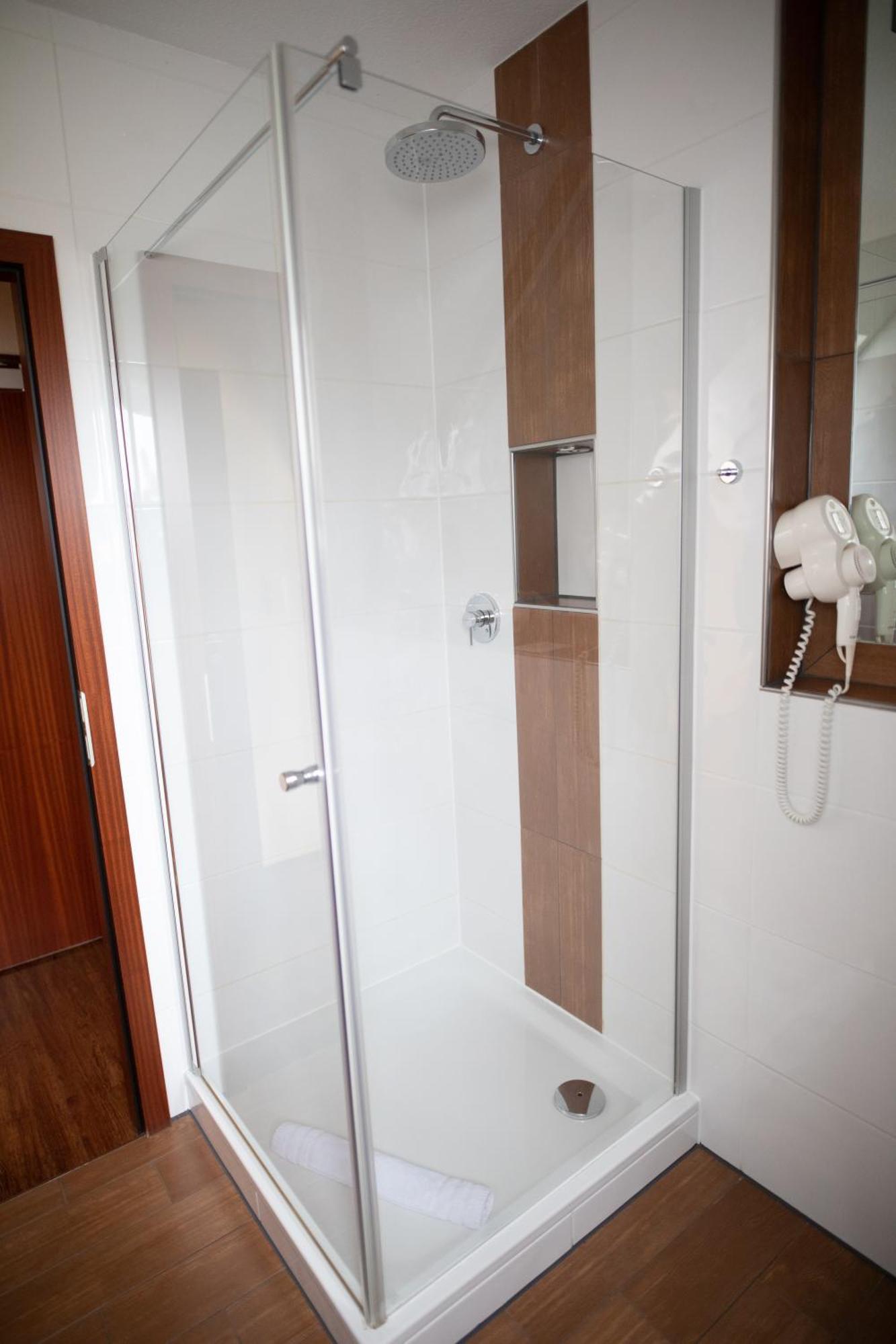 Vier Jahreszeiten Rooms Husum  Экстерьер фото